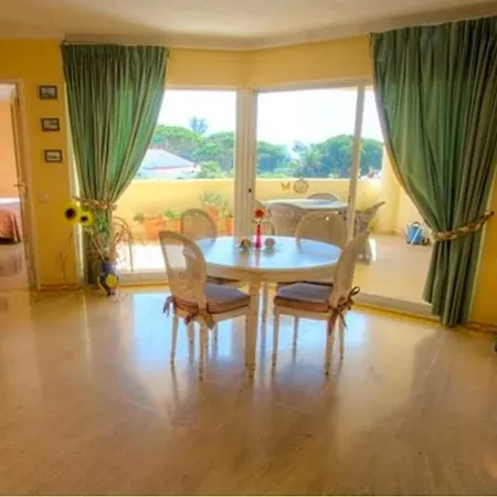 Sleeps 4 Pool Air Con Wifi *